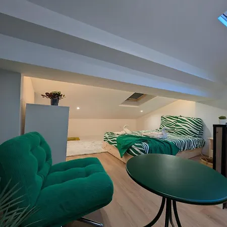 Julia's - French Tendance Apartmán *